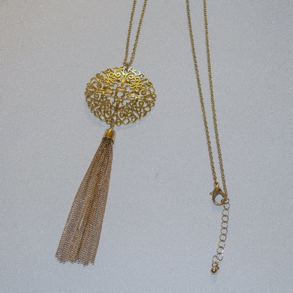 Gold Pendant Necklace (Long Chain) Jewelry - Picture 1 of 2